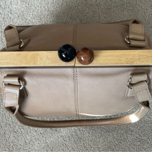 Kate Spade RARE Bixby bag. This bag is rare in this great of shape! - Picture 10 of 13